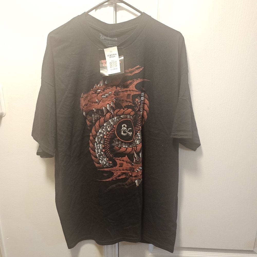 BRAND NEW..DUNGEONS & DRAGONS BLACK T-SHIRT XXL